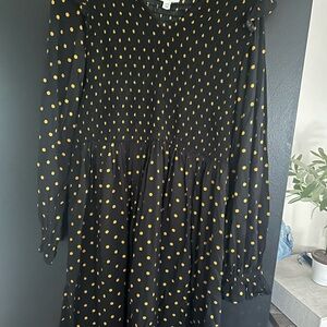 Beachlunchlounge black w/mustard yellow/goldish Polk a dots